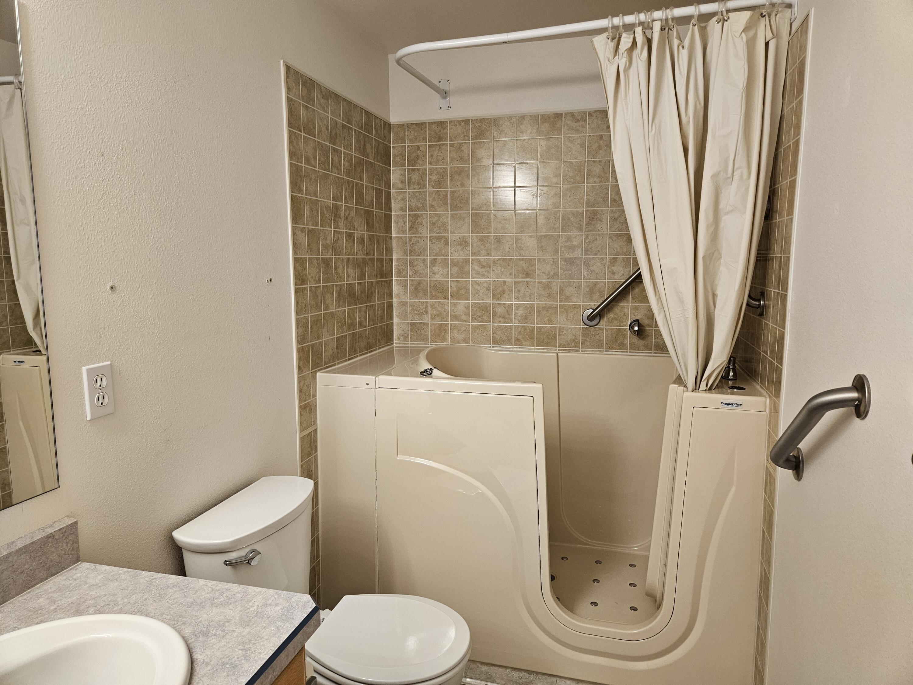 Redmond, Oregon, 97756, United States, 3 Bedrooms Bedrooms, ,2 BathroomsBathrooms,Residential,For Sale,1931963