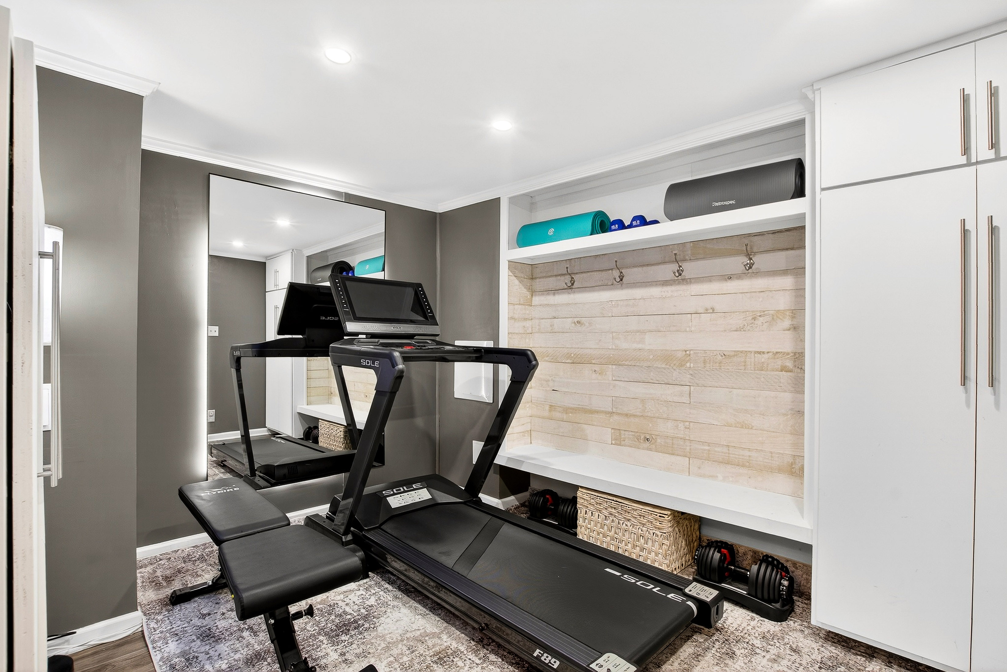  Spacious and Updated Townhome Offers Comfort, Charm and Convenience - 物件實景