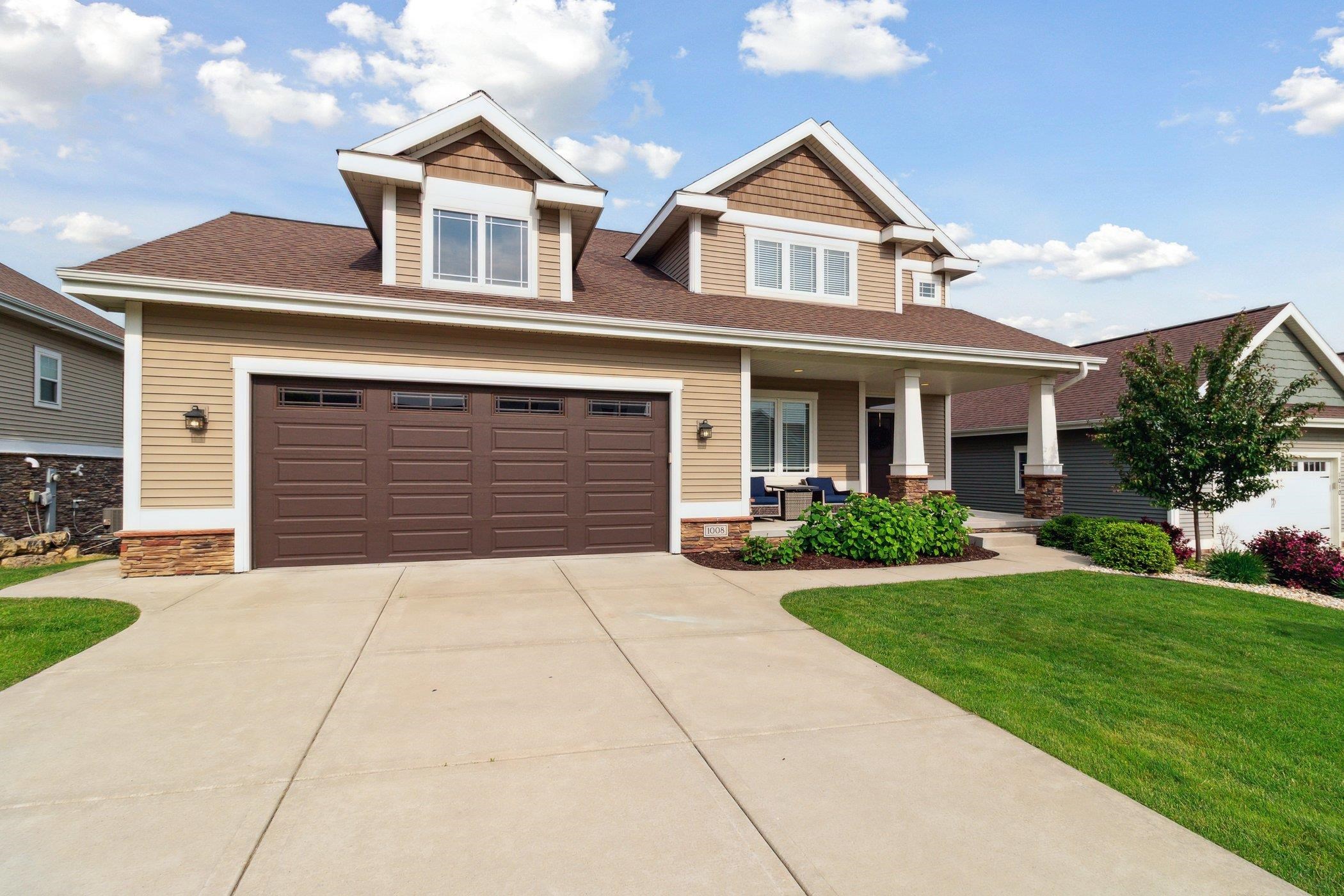 WAUNAKEE, Wisconsin, 53597, United States, 4 Bedrooms Bedrooms, ,4 BathroomsBathrooms,Residential,For Sale,1927061