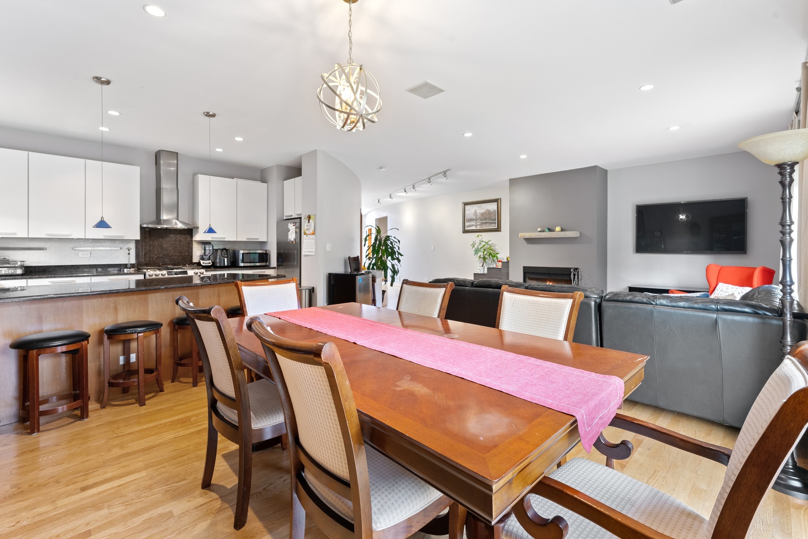 Northbrook, Illinois, 60062, United States, 5 Bedrooms Bedrooms, ,5 BathroomsBathrooms,Residential,For Sale,1987752