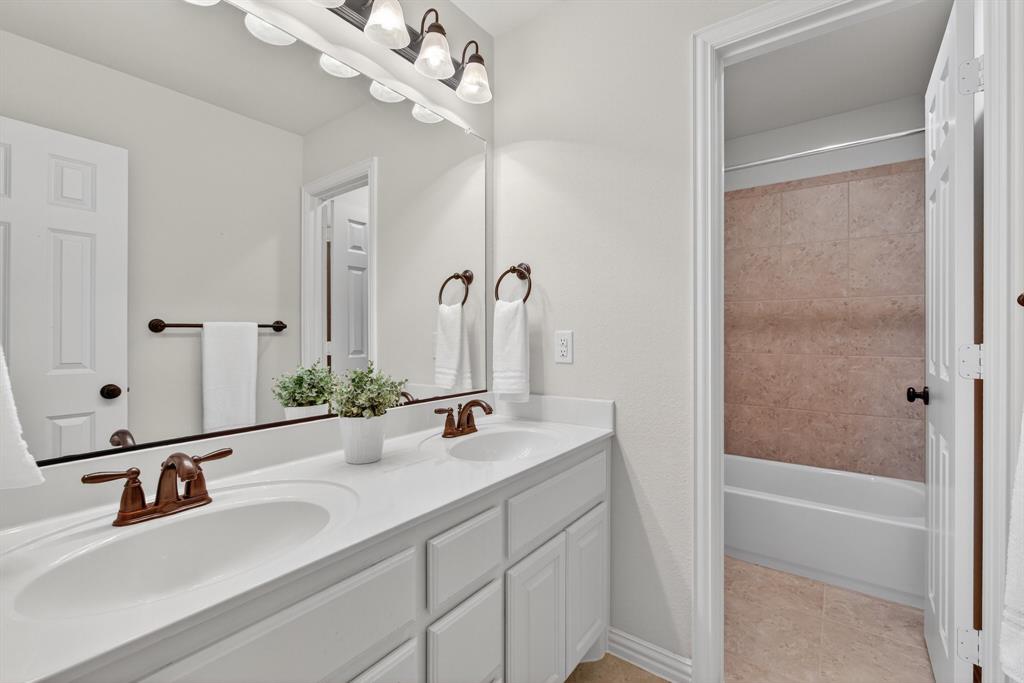 Argyle, Texas, 76226, United States, 4 Bedrooms Bedrooms, ,4 BathroomsBathrooms,Residential,For Sale,1988363