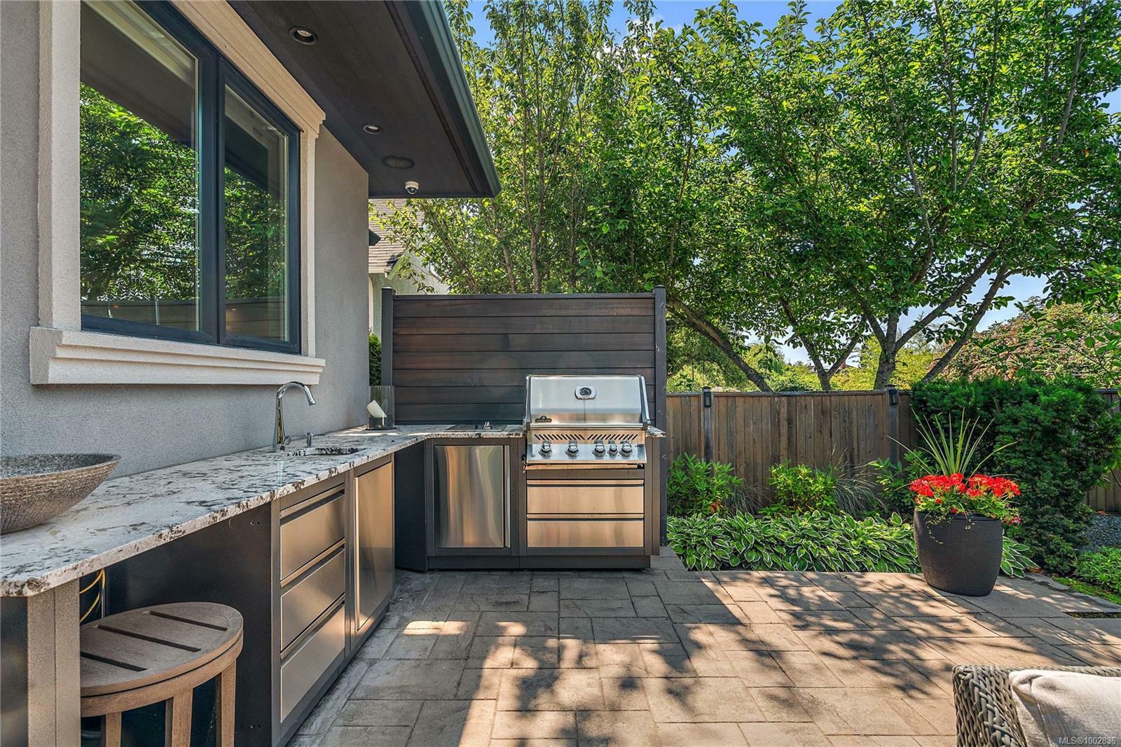 OAK BAY, British Columbia, V8R 3L8, CA, 6 Bedrooms Bedrooms, ,Residential,For Sale,1875057