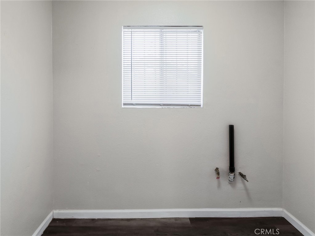 Los Angeles, California, 90003, United States, 5 Bedrooms Bedrooms, ,3 BathroomsBathrooms,Residential,For Sale,1935114