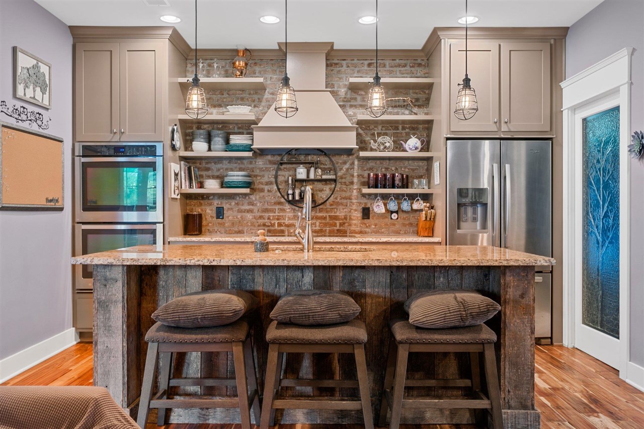 Franklin, Kentucky, 42134, United States, 6 Bedrooms Bedrooms, ,3 BathroomsBathrooms,Residential,For Sale,2002966