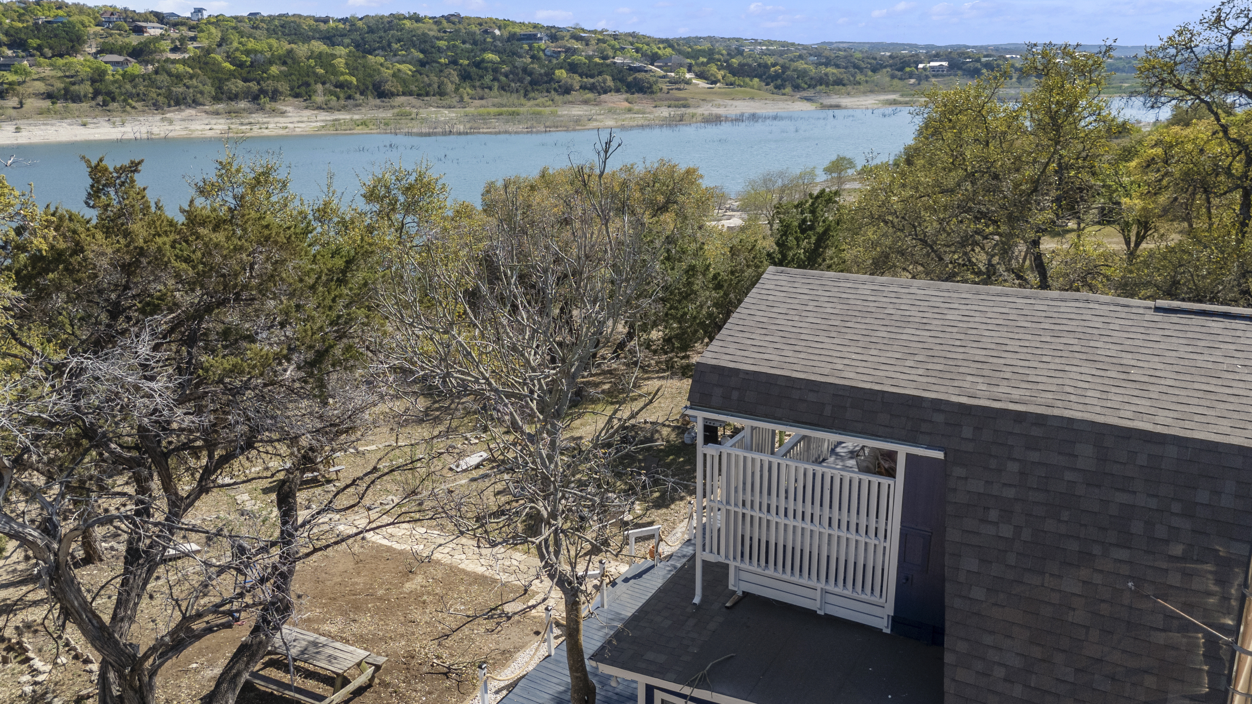  Prime Lakefront Living with Stunning Views - 物件實景