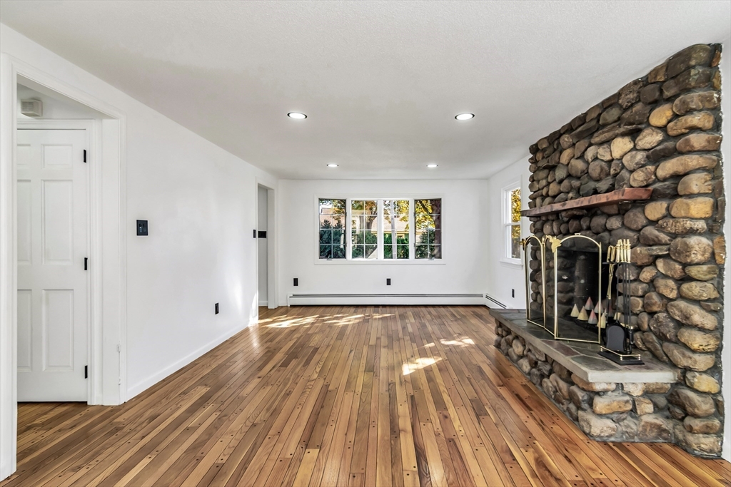 Methuen, Massachusetts, 01844, United States, 4 Bedrooms Bedrooms, ,3 BathroomsBathrooms,Residential,For Sale,1978164