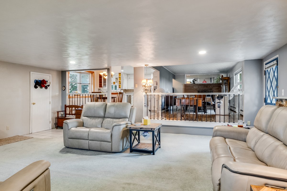 Cheyenne, Wyoming, 82009, United States, 3 Bedrooms Bedrooms, ,2 BathroomsBathrooms,Residential,For Sale,1976817