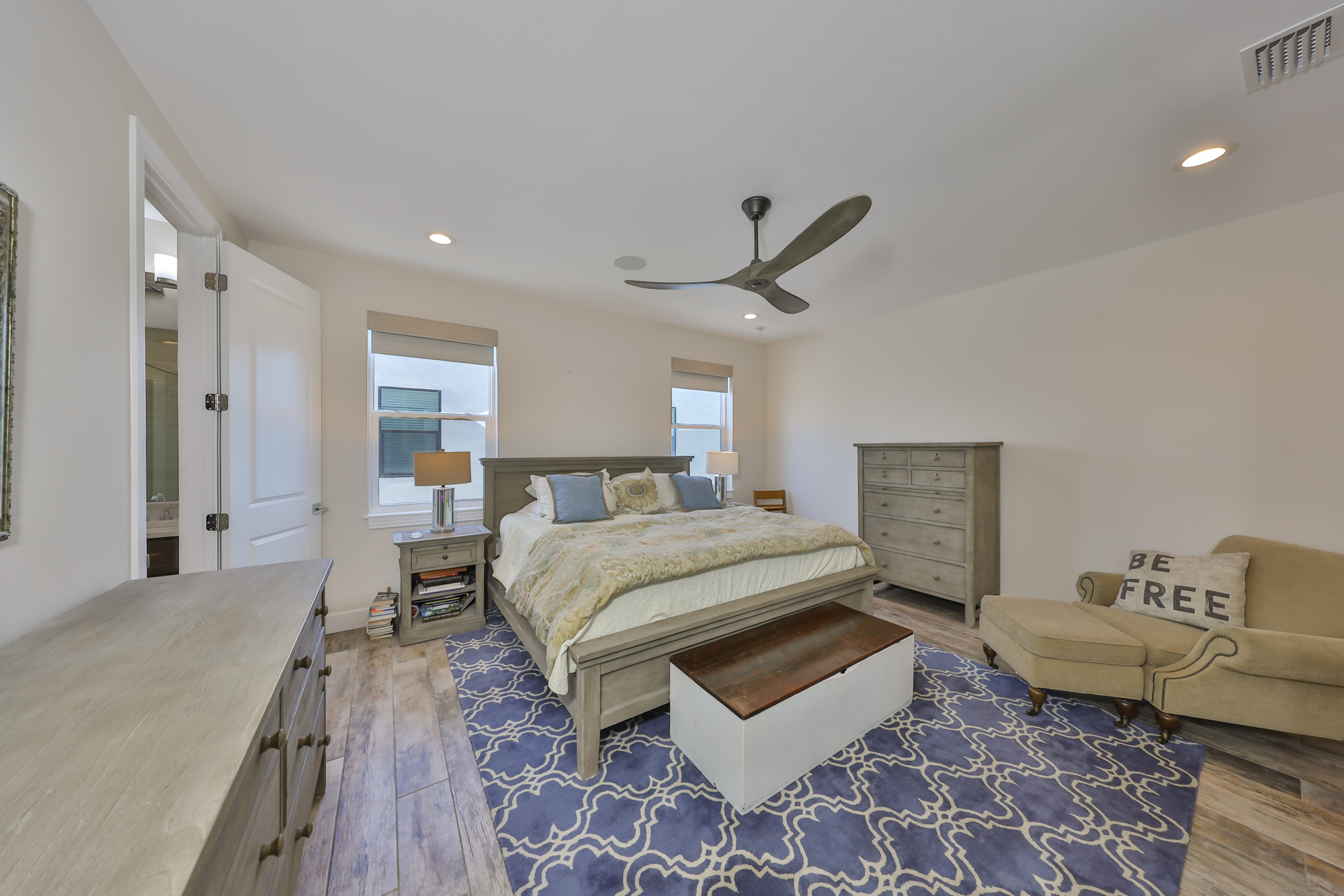 Tampa, Florida, 36611, United States, 3 Bedrooms Bedrooms, ,4 BathroomsBathrooms,Residential,For Sale,1931237