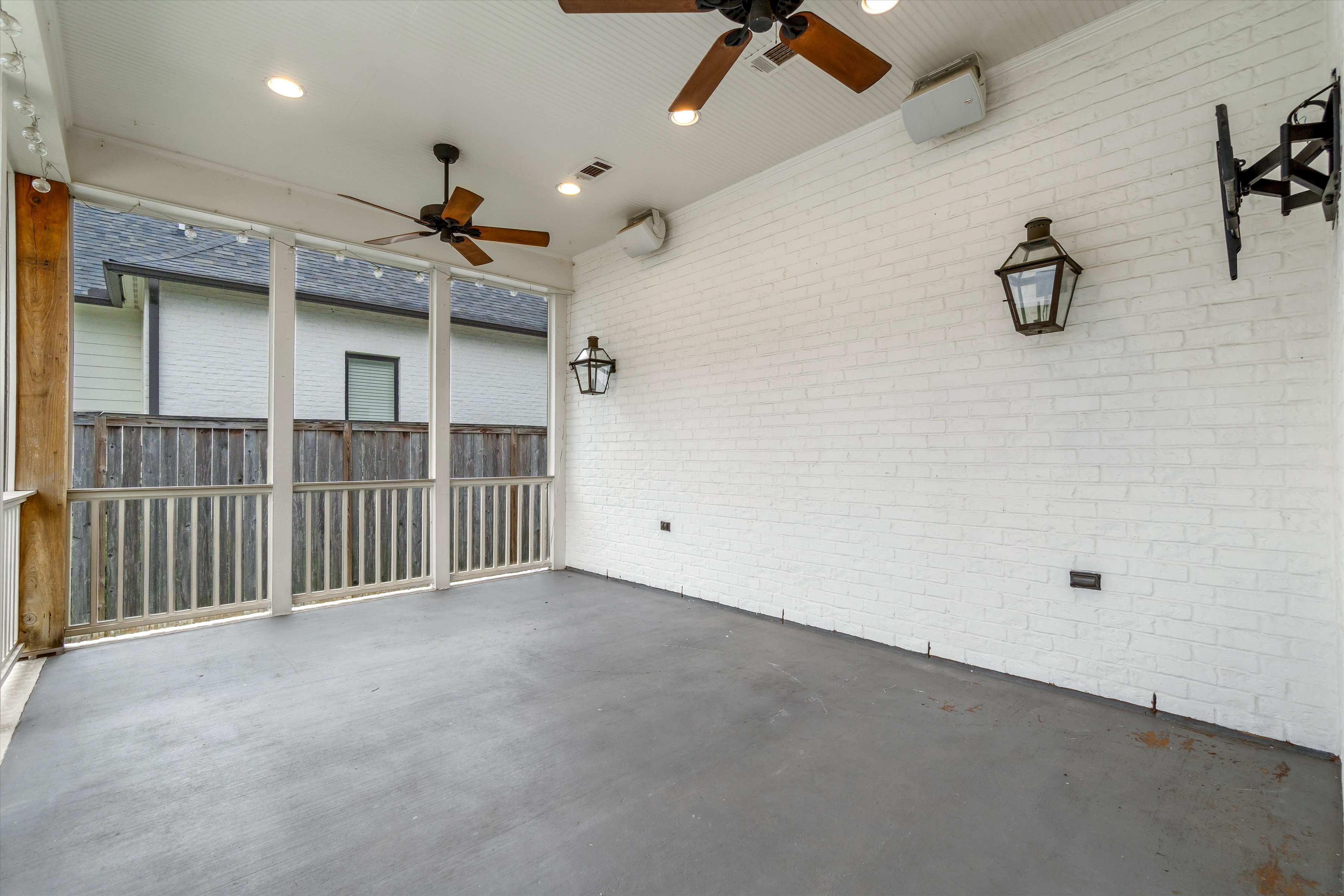 Baton Rouge, Louisiana, 70809, United States, 3 Bedrooms Bedrooms, ,4 BathroomsBathrooms,Residential,For Sale,1998392