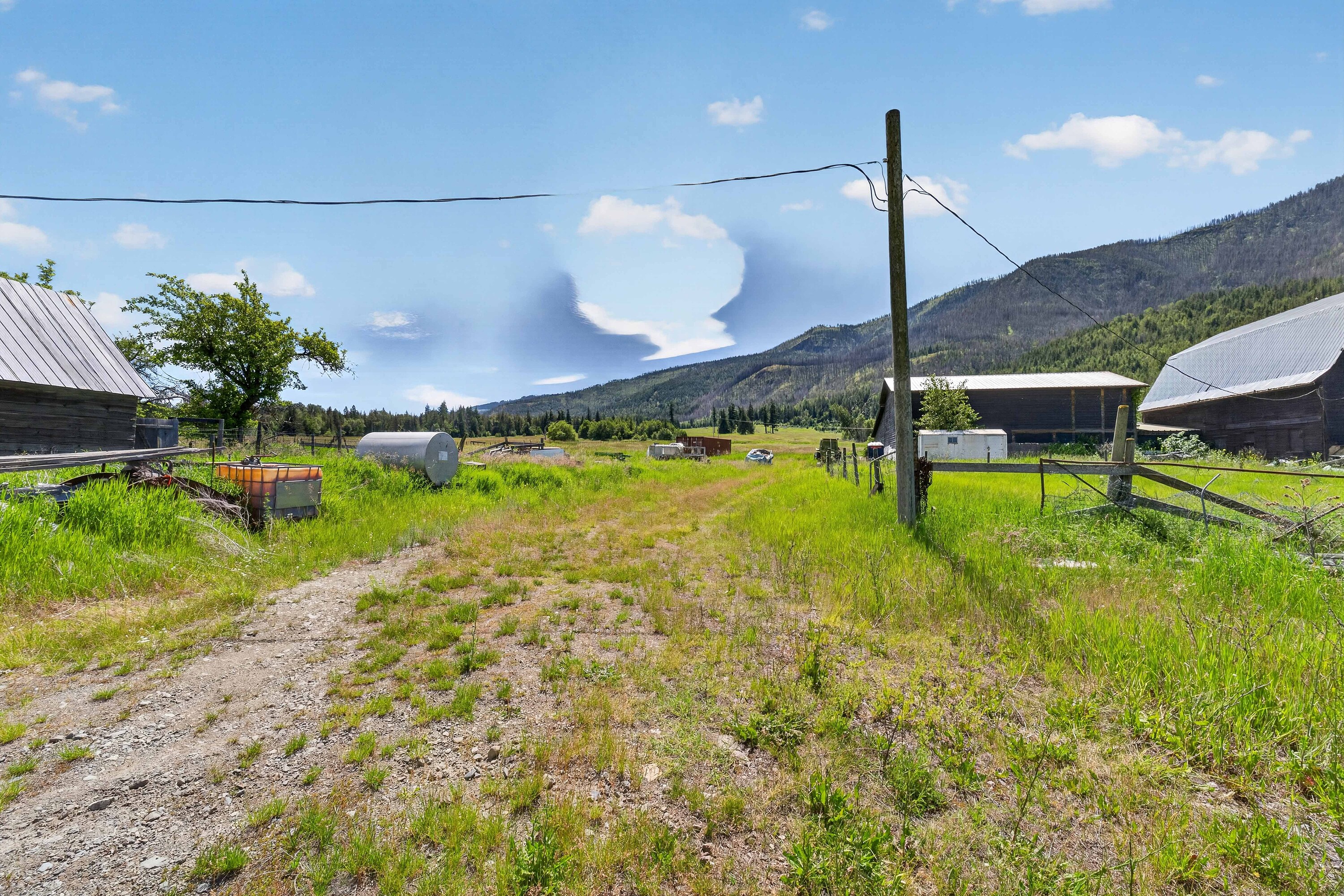  158 Acre Lakeview Homestead - 物件實景