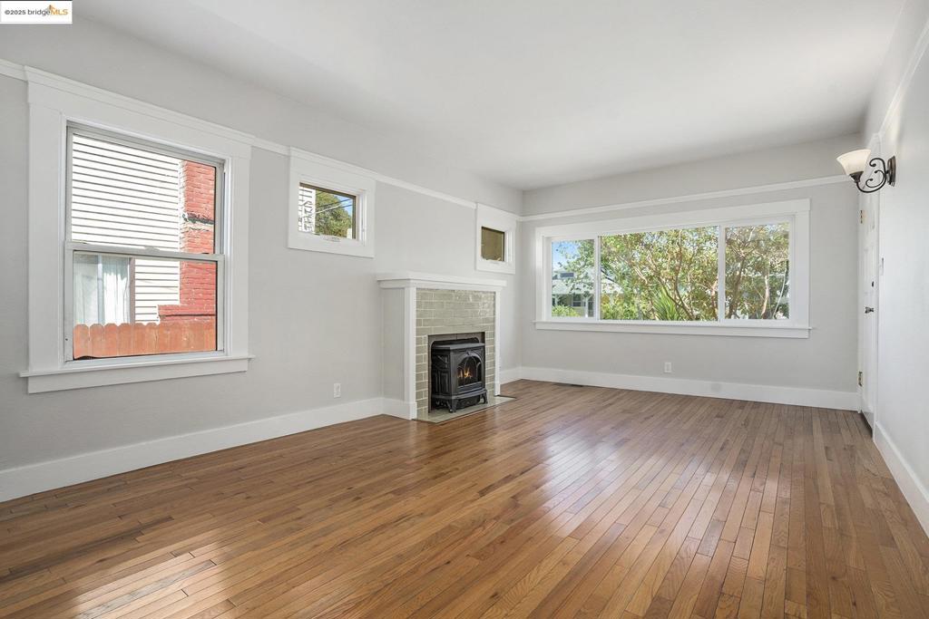 Berkeley, California, 94702, United States, 2 Bedrooms Bedrooms, ,1 BathroomBathrooms,Residential,For Sale,1921727