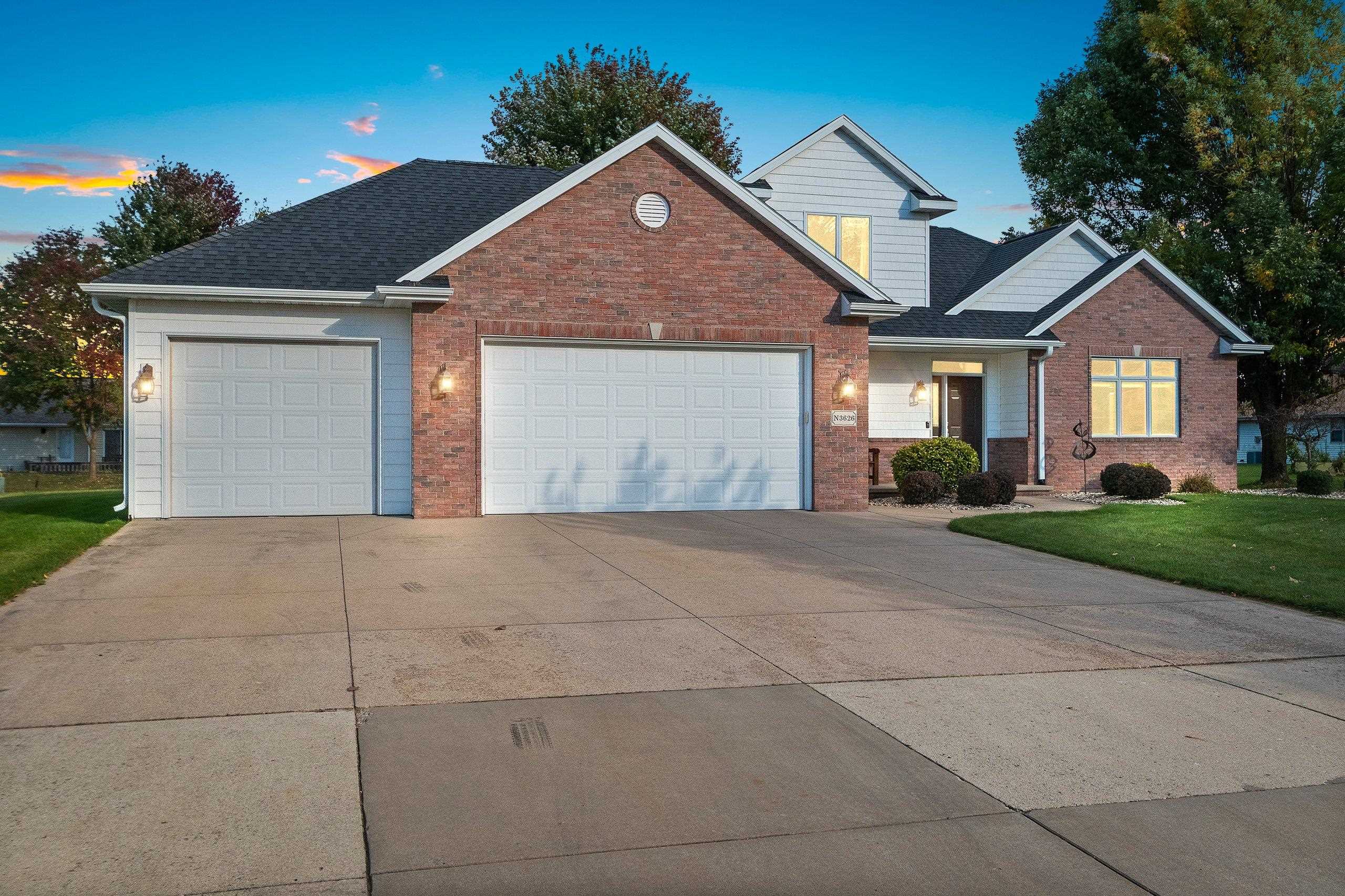 APPLETON, Wisconsin, 54913, United States, 4 Bedrooms Bedrooms, ,3 BathroomsBathrooms,Residential,For Sale,1960996