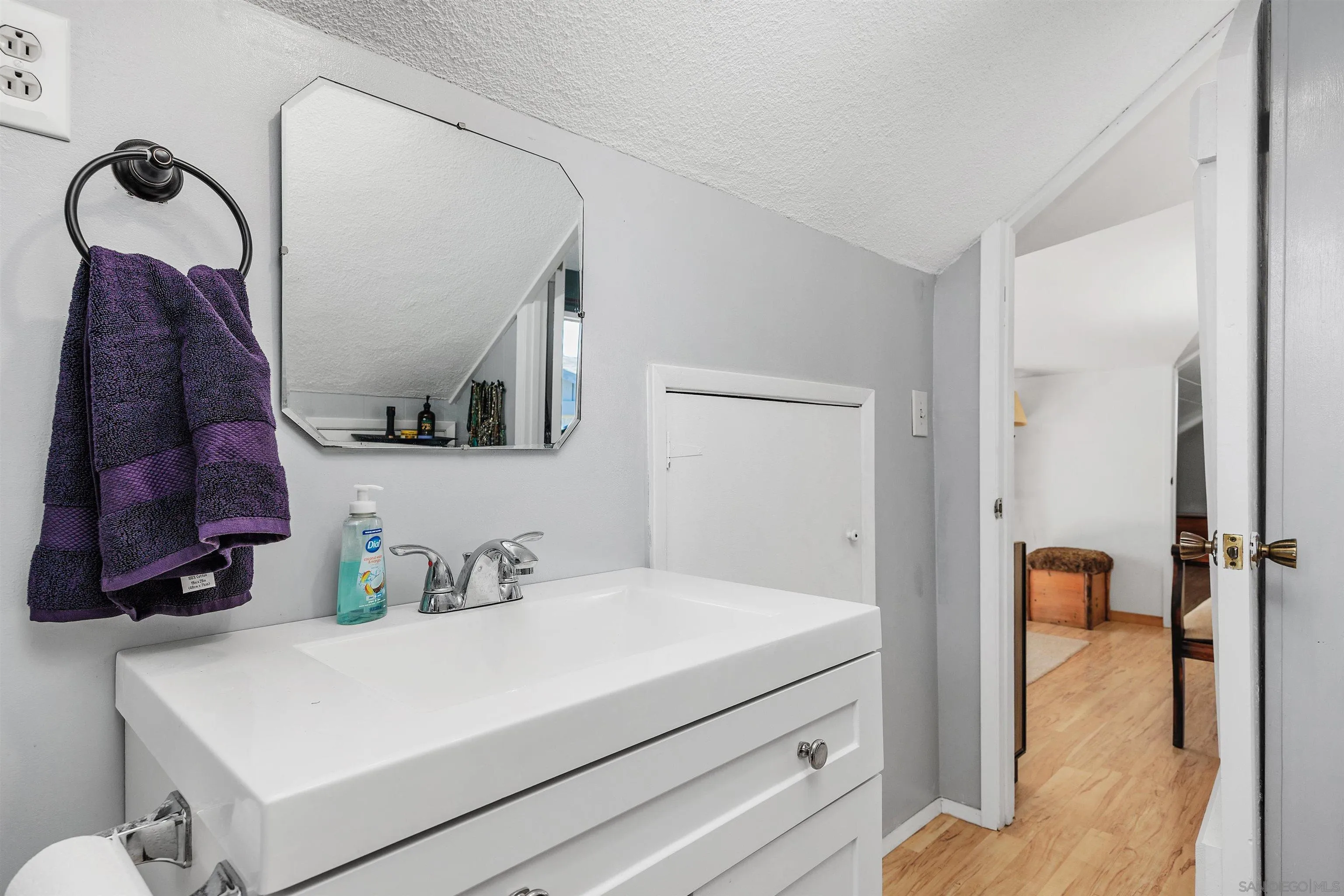 Valley Center, California, 92082, United States, 2 Bedrooms Bedrooms, ,3 BathroomsBathrooms,Residential,For Sale,1988929