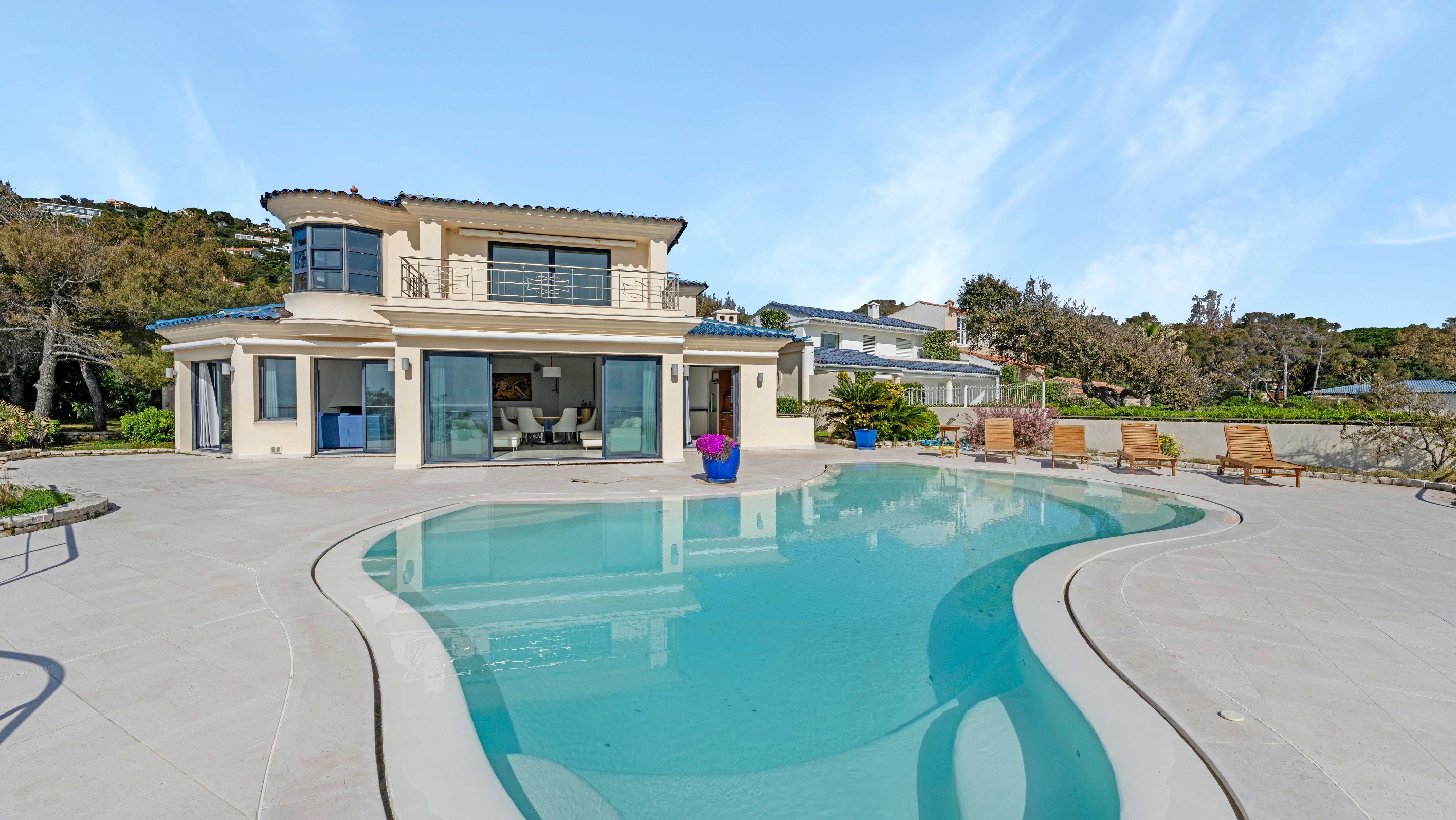  Les Issambres waterfront villa 290 sqm direct sea access 5 bedroom French Rivie… - 物件實景