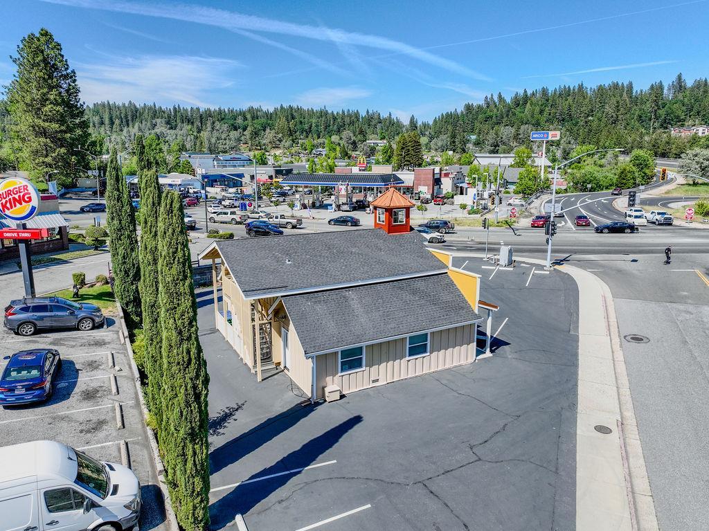 Grass Valley, California, 95945, United States, 2 Bedrooms Bedrooms, ,3 BathroomsBathrooms,Residential,For Sale,1976579