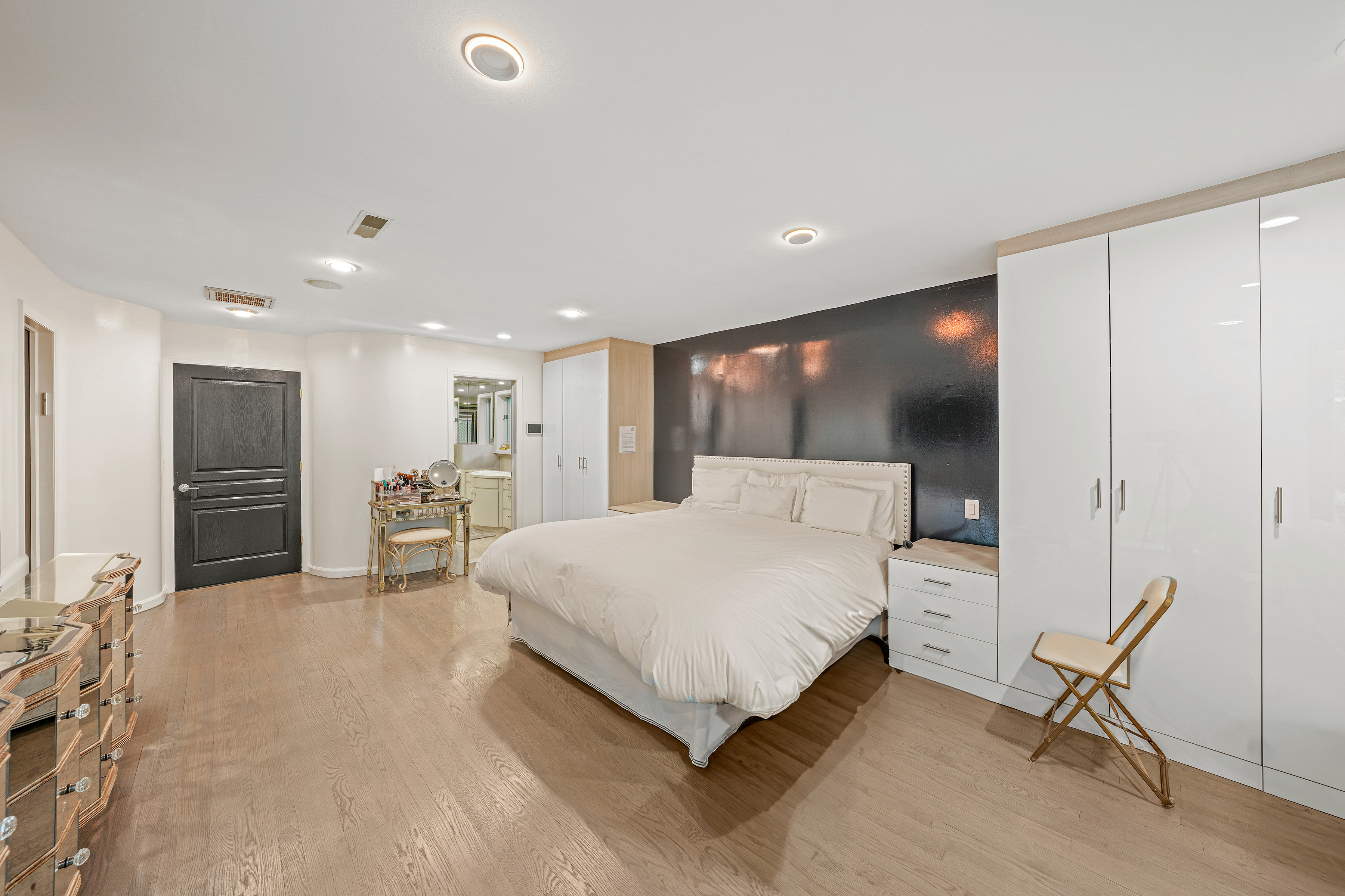 Brooklyn, New York, 11230, United States, 7 Bedrooms Bedrooms, ,7 BathroomsBathrooms,Residential,For Sale,1990227