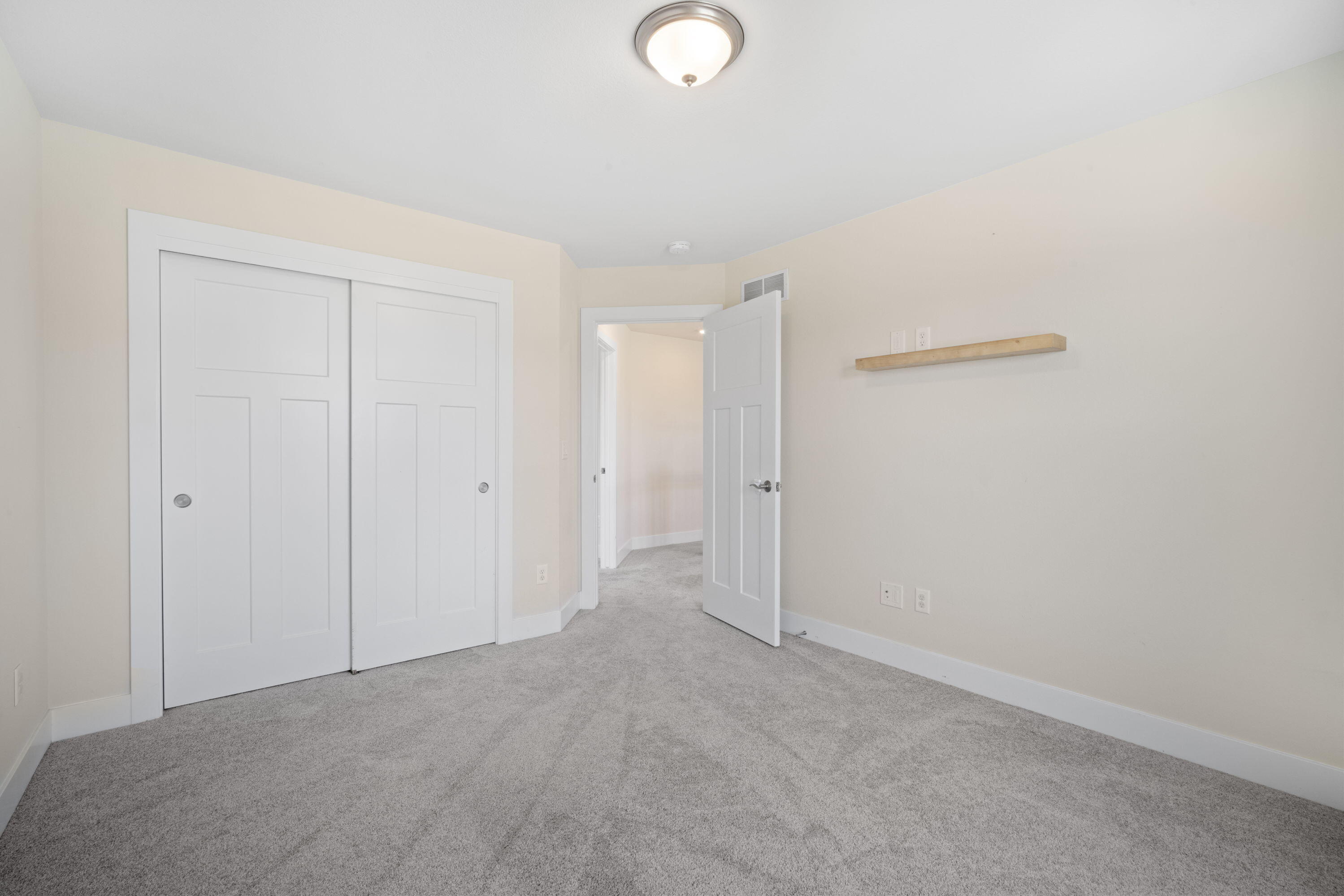 Grafton, Wisconsin, 53024, United States, 4 Bedrooms Bedrooms, ,4 BathroomsBathrooms,Residential,For Sale,1989269