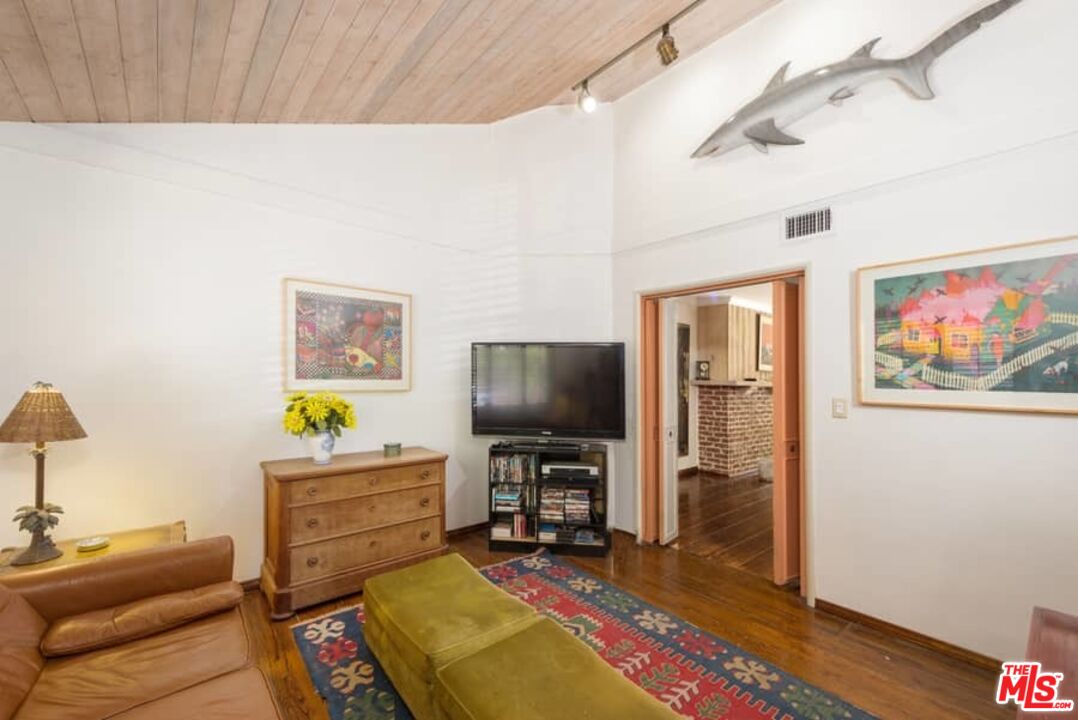 Los Angeles, California, 90049, United States, 3 Bedrooms Bedrooms, ,2 BathroomsBathrooms,Residential,For Sale,1913369