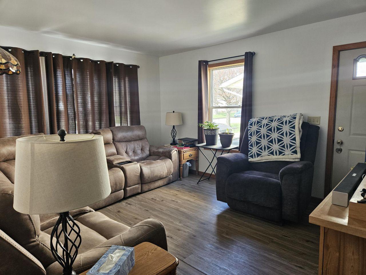 Lake Geneva, Wisconsin, 53147, United States, 6 Bedrooms Bedrooms, ,3 BathroomsBathrooms,Residential,For Sale,1794496