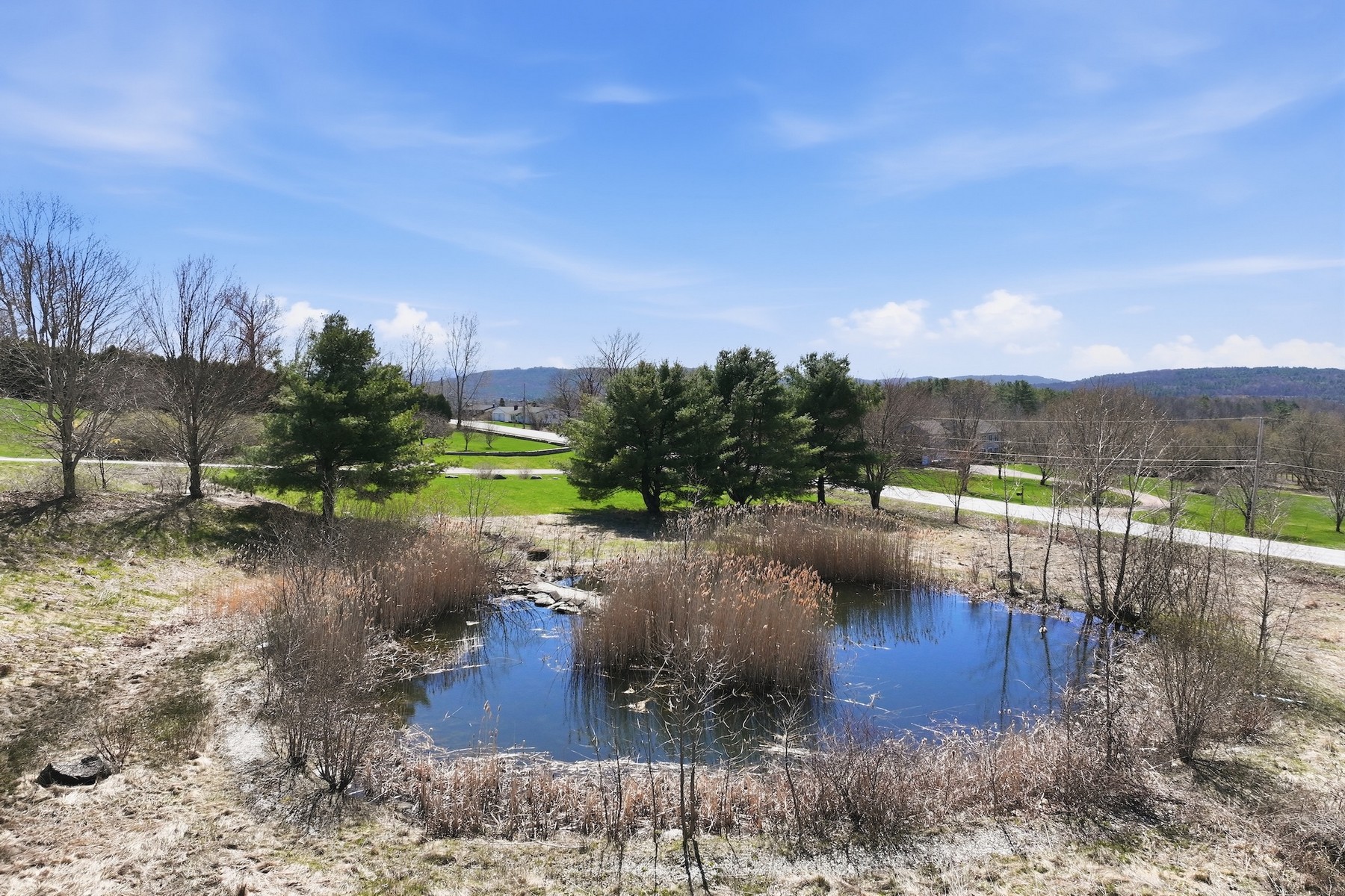  351 Ledgewood Drive - 物件實景