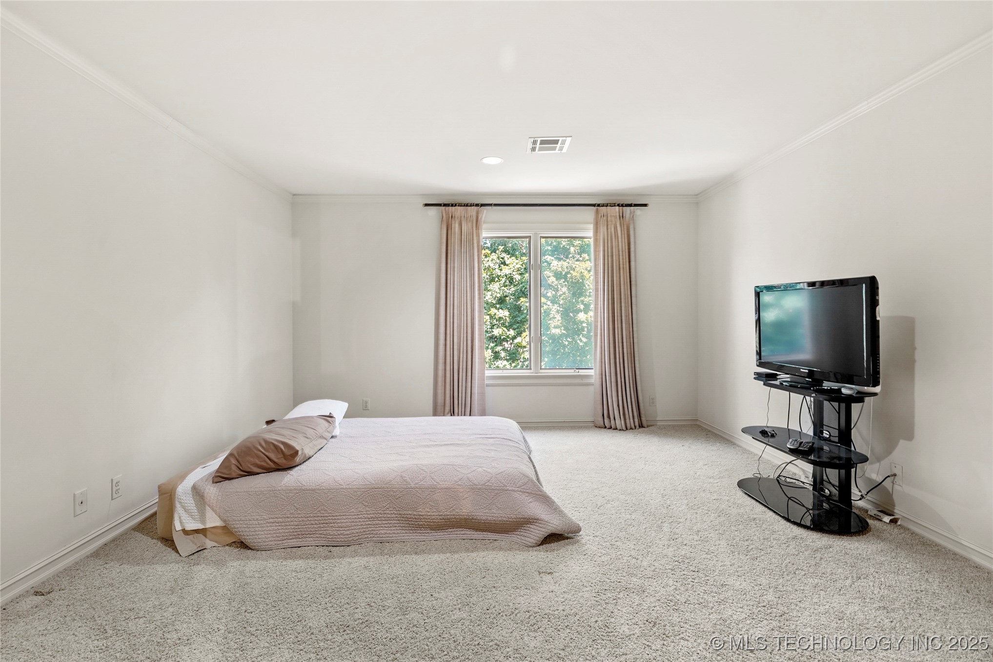 Tulsa, Oklahoma, 74135, United States, 3 Bedrooms Bedrooms, ,4 BathroomsBathrooms,Residential,For Sale,1902130