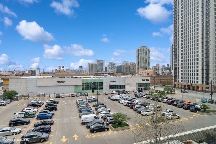 Chicago, Illinois, 60661, United States, 2 Bedrooms Bedrooms, ,2 BathroomsBathrooms,Residential,For Sale,1942571