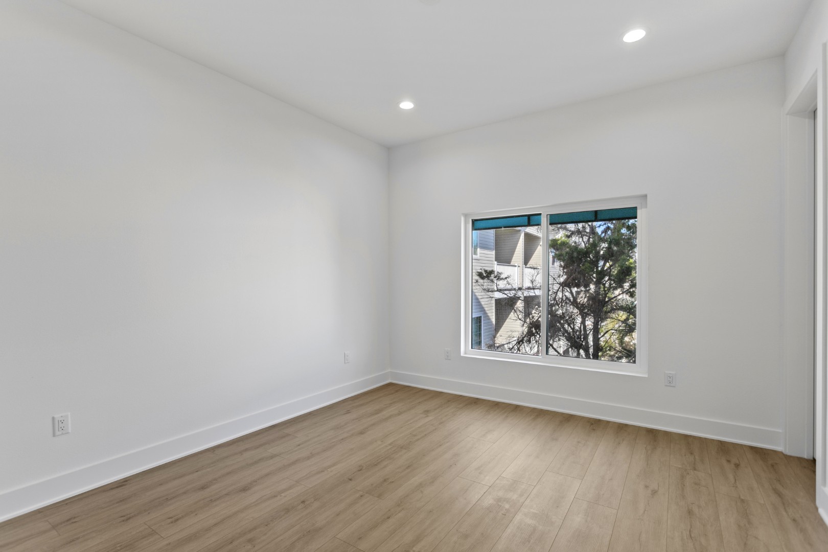 Madeira Beach, Florida, 33708, United States, 5 Bedrooms Bedrooms, ,4 BathroomsBathrooms,Residential,For Sale,1810583