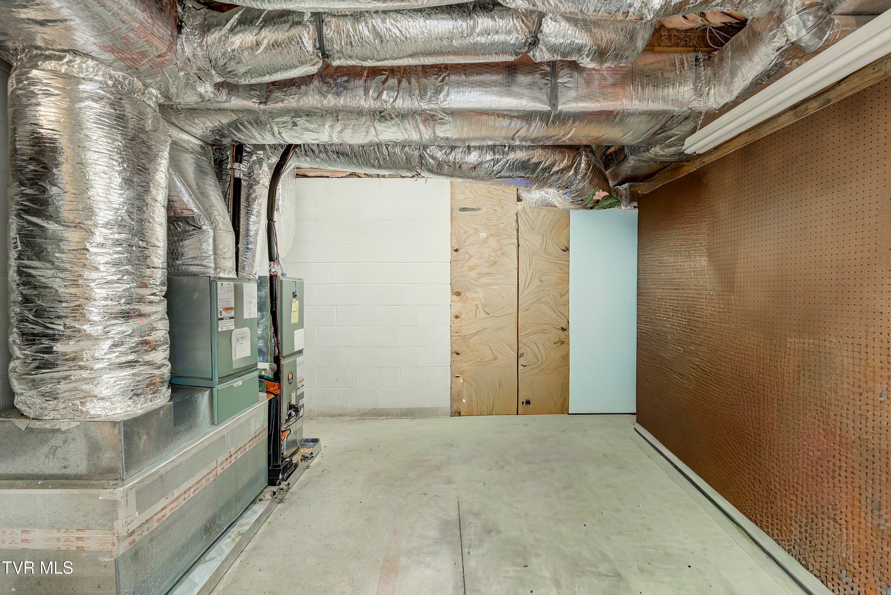 Johnson City, Tennessee, 37604, United States, 5 Bedrooms Bedrooms, ,3 BathroomsBathrooms,Residential,For Sale,1964815