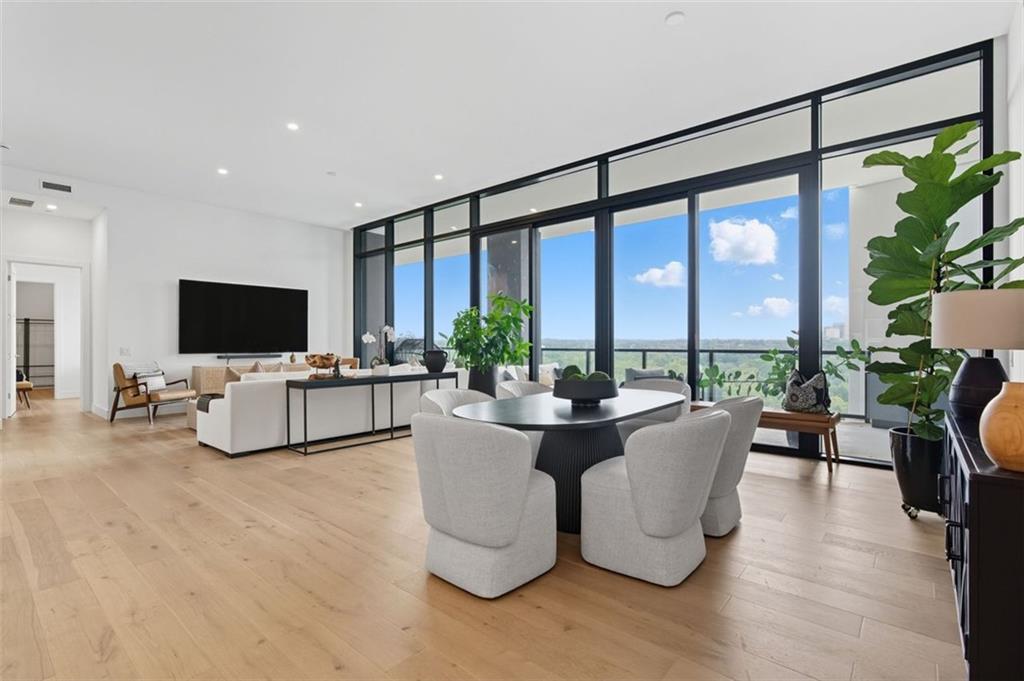 Atlanta, Georgia, 30305, United States, 2 Bedrooms Bedrooms, ,3 BathroomsBathrooms,Residential,For Sale,1979191