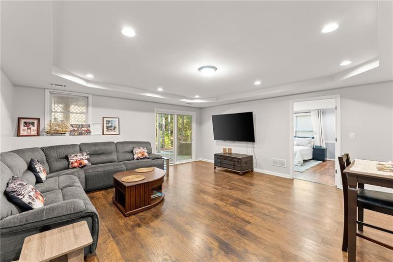 Acworth, Georgia, 30101, United States, 6 Bedrooms Bedrooms, ,4 BathroomsBathrooms,Residential,For Sale,1977927