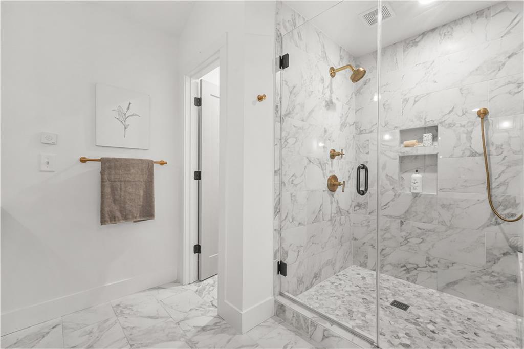 Atlanta, Georgia, 30315, United States, 3 Bedrooms Bedrooms, ,3 BathroomsBathrooms,Residential,For Sale,1966539