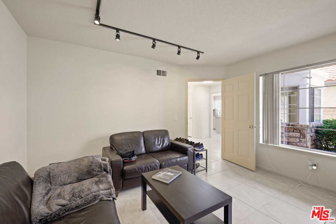 Porter Ranch, California, 91326, United States, 4 Bedrooms Bedrooms, ,3 BathroomsBathrooms,Residential,For Sale,1906036