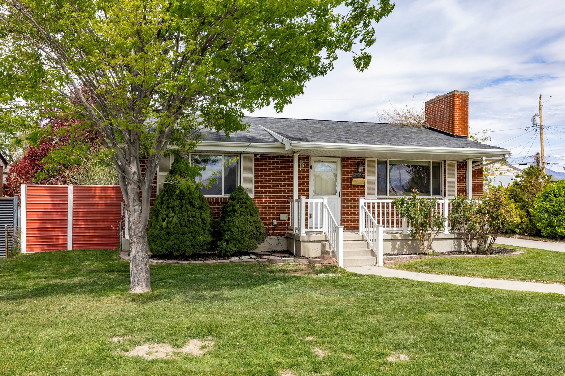  Charming Home with Detached Garage - 物件實景