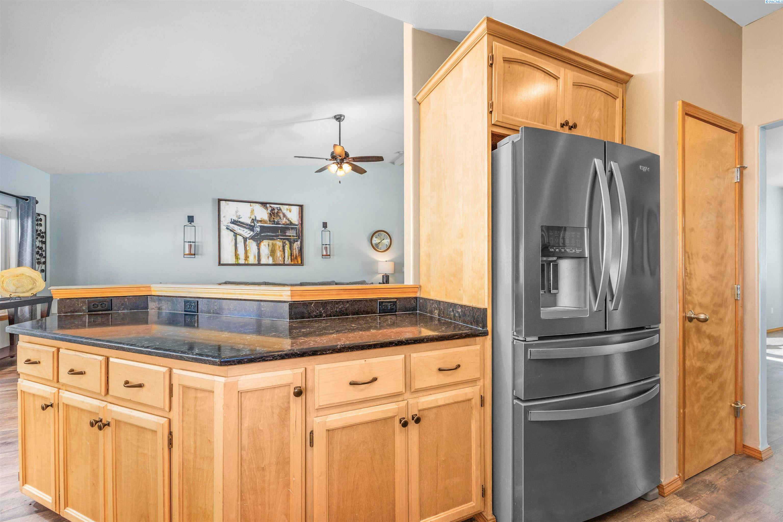 Kennewick, Washington, 99338, United States, 4 Bedrooms Bedrooms, ,2 BathroomsBathrooms,Residential,For Sale,1981833