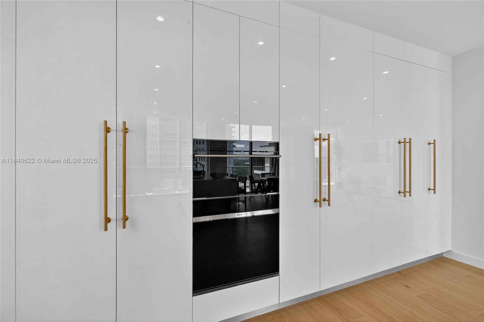 Miami, Florida, 33133, United States, 4 Bedrooms Bedrooms, ,4 BathroomsBathrooms,Residential,For Sale,1898315