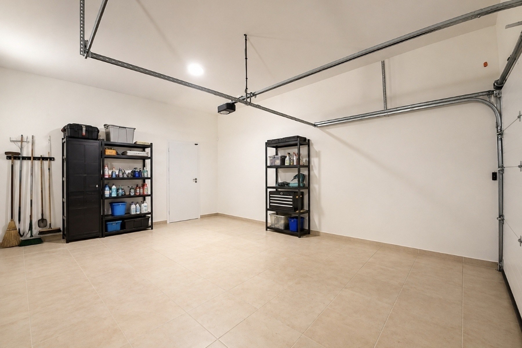  CONTEMPORARY VILLA WITH SWIMMING POOL AND GARAGE - 物件實景