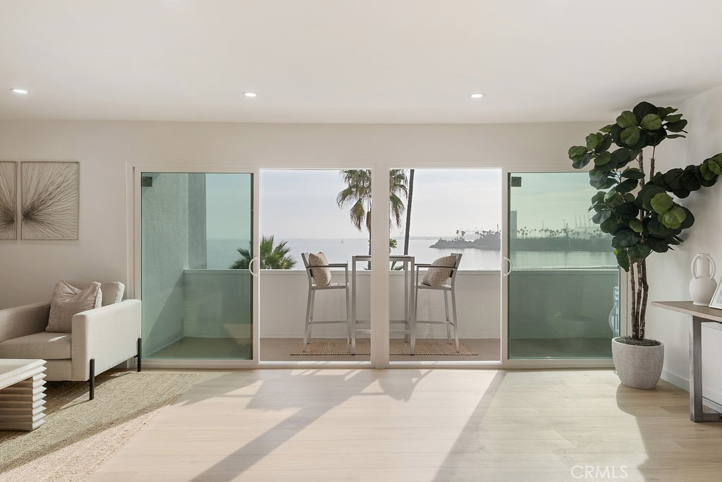 Long Beach, California, 90802, United States, 2 Bedrooms Bedrooms, ,2 BathroomsBathrooms,Residential,For Sale,1994707