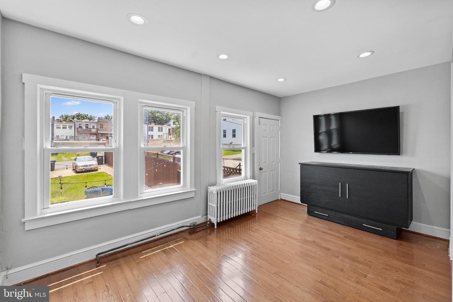 Washington, District of Columbia, 20002, United States, 3 Bedrooms Bedrooms, ,2 BathroomsBathrooms,Residential,For Sale,1964889