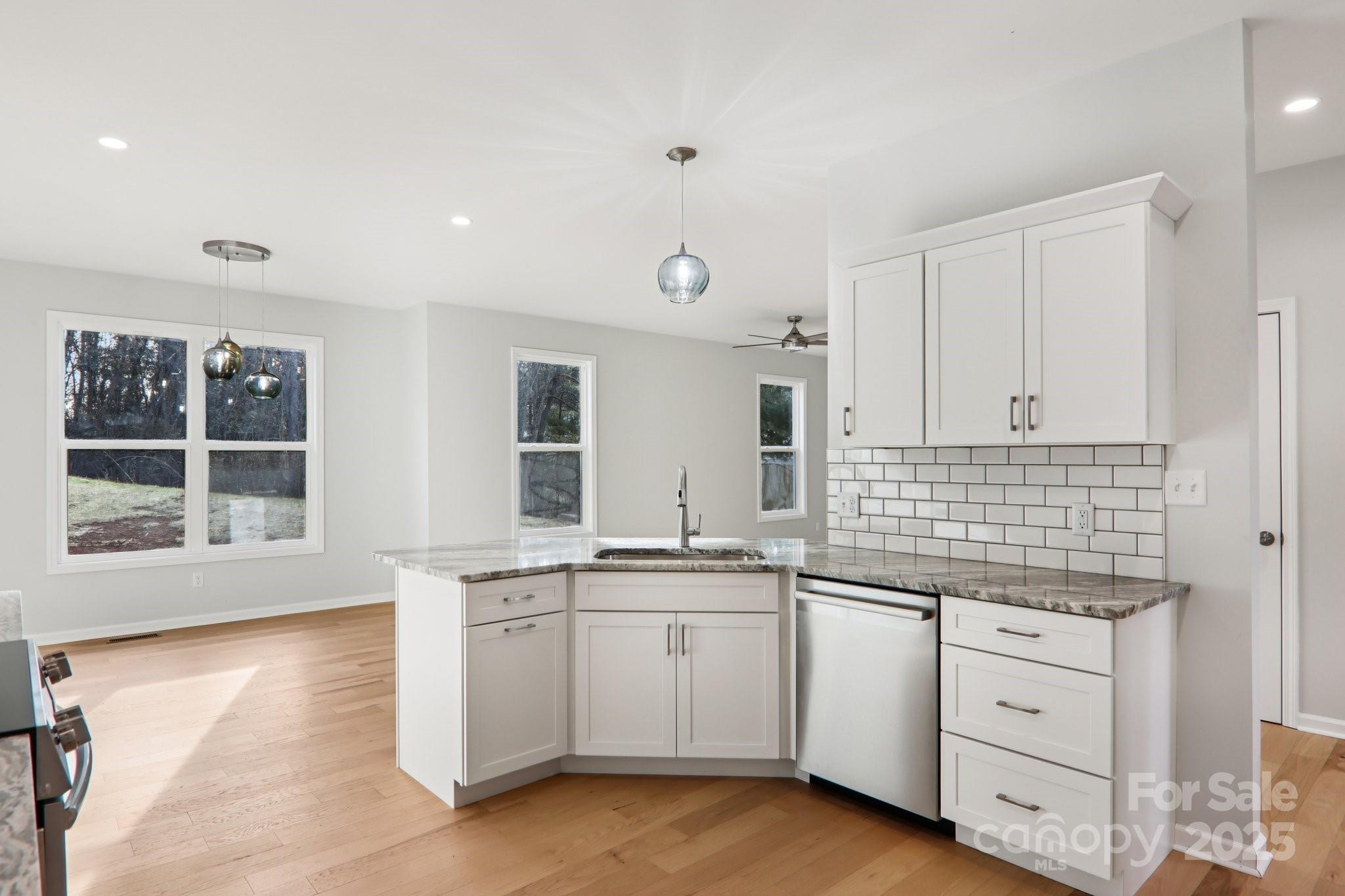 Candler, North Carolina, 28715, United States, 3 Bedrooms Bedrooms, ,3 BathroomsBathrooms,Residential,For Sale,2002526