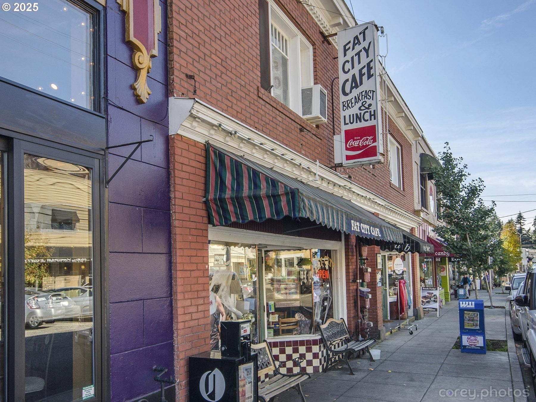 Portland, Oregon, 97219, United States, 3 Bedrooms Bedrooms, ,3 BathroomsBathrooms,Residential,For Sale,1998878