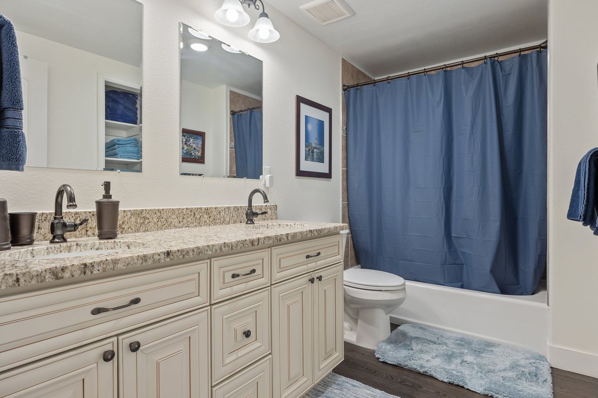 Cheyenne, Wyoming, 82059, United States, 5 Bedrooms Bedrooms, ,4 BathroomsBathrooms,Residential,For Sale,1944847