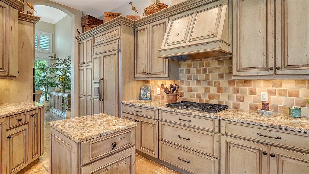 Longboat Key, Florida, 34228, United States, 3 Bedrooms Bedrooms, ,4 BathroomsBathrooms,Residential,For Sale,1986320