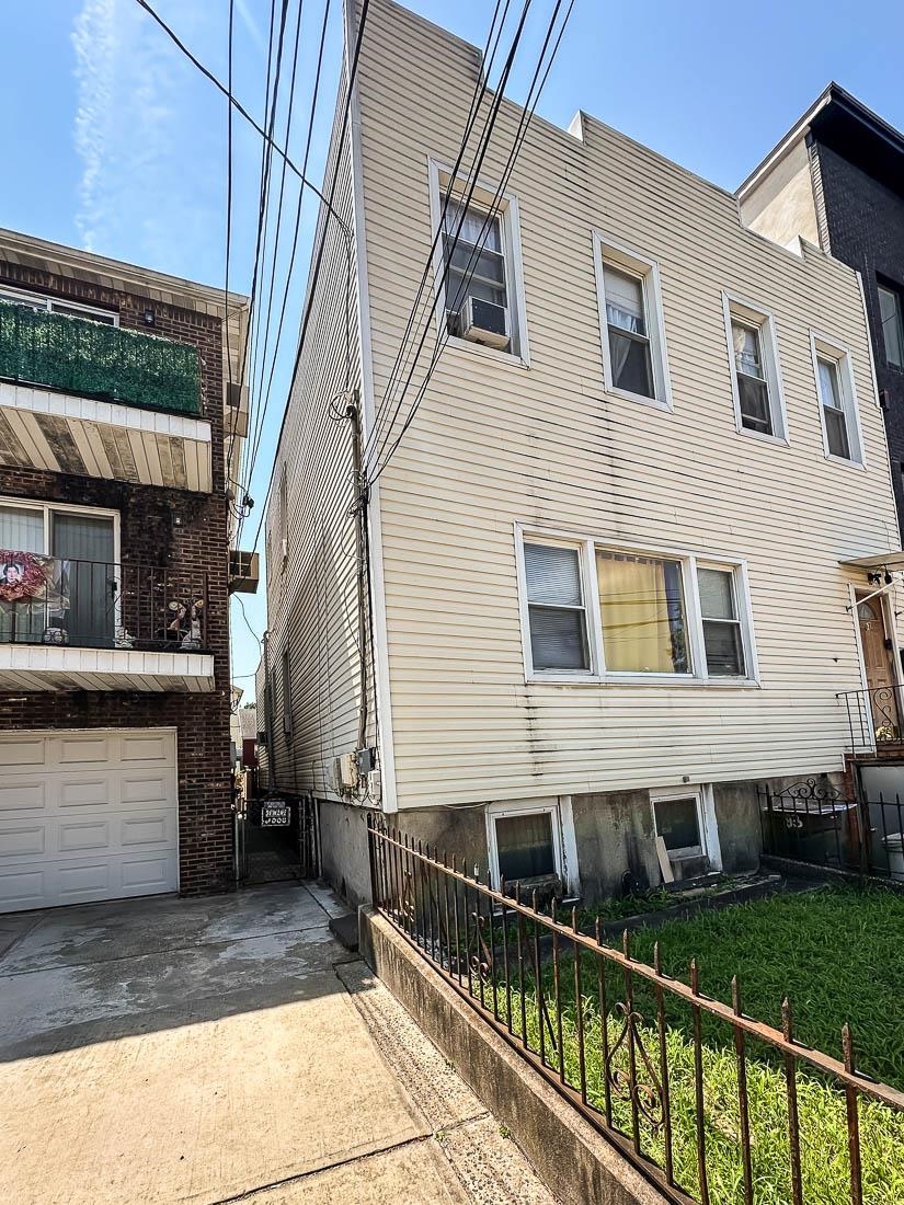 Jersey City, New Jersey, 07306, United States, 5 Bedrooms Bedrooms, ,2 BathroomsBathrooms,Residential,For Sale,1906823