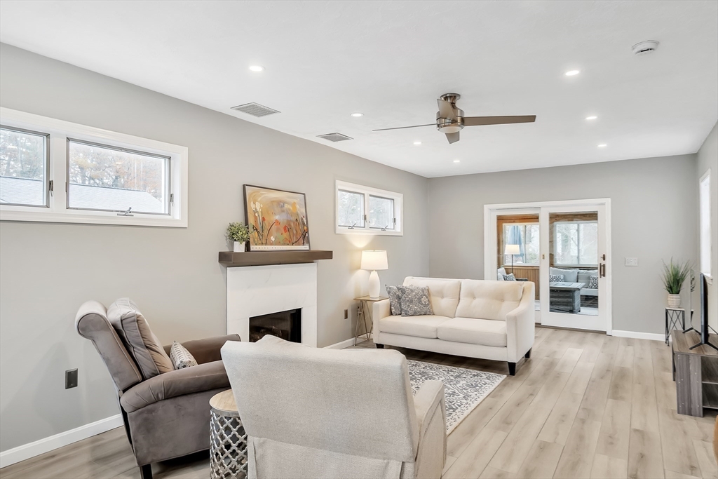 Burlington, Massachusetts, 01803, United States, 6 Bedrooms Bedrooms, ,4 BathroomsBathrooms,Residential,For Sale,1988373