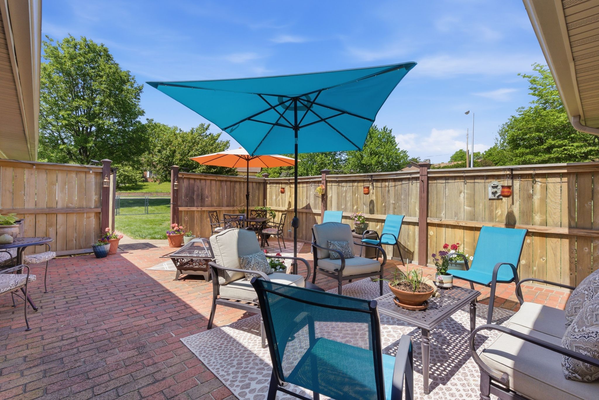  697 Cindy Blair Way - 物件實景