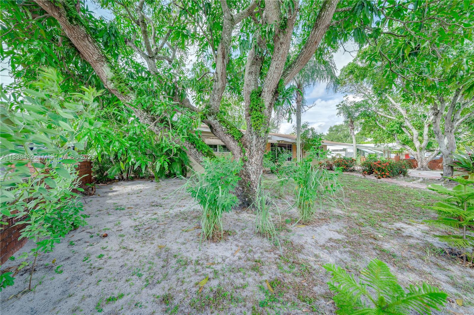 Hollywood, Florida, 33024, United States, 3 Bedrooms Bedrooms, ,2 BathroomsBathrooms,Residential,For Sale,1892932