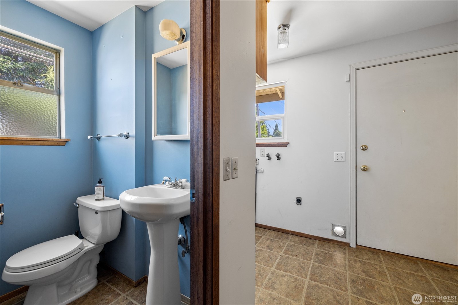 Seatac, Washington, 98188, United States, 3 Bedrooms Bedrooms, ,2 BathroomsBathrooms,Residential,For Sale,1905826