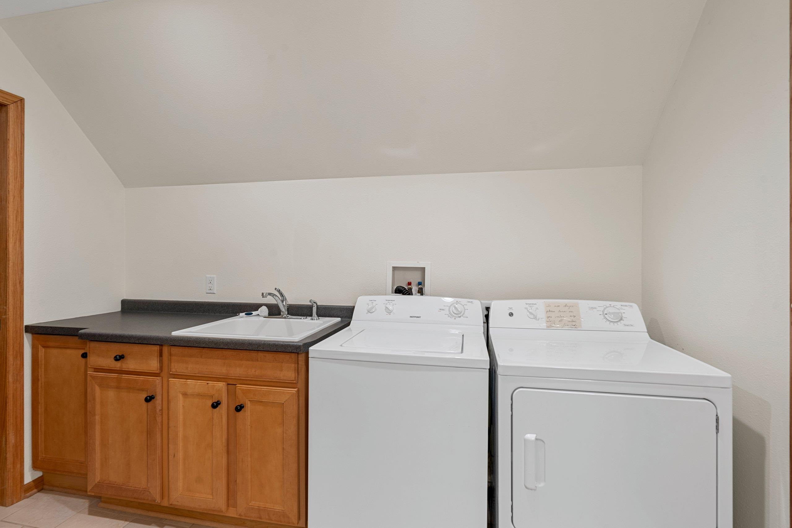 CHILTON, Wisconsin, 53014, United States, 5 Bedrooms Bedrooms, ,6 BathroomsBathrooms,Residential,For Sale,1927210