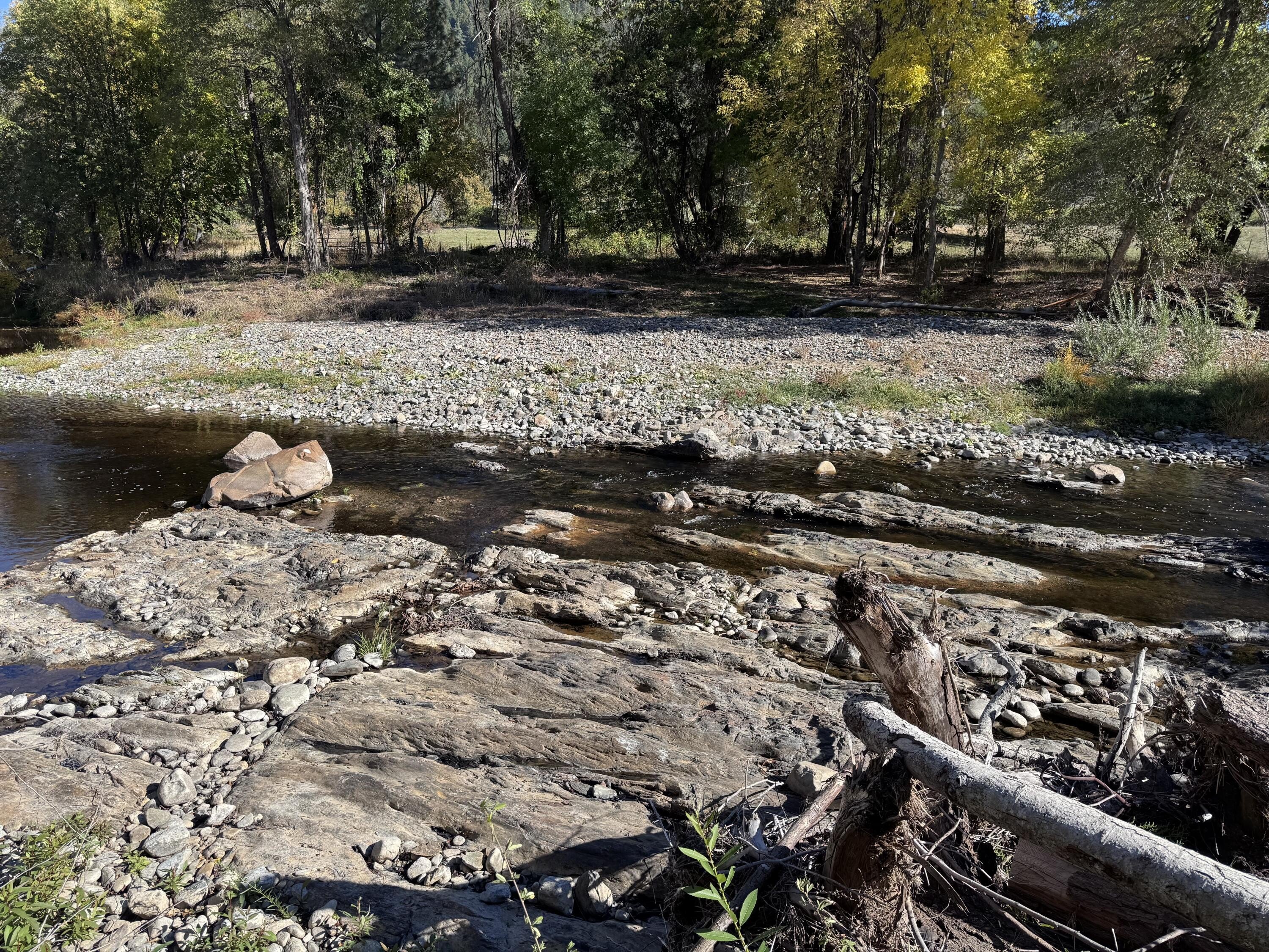 Rogue River, Oregon, 97537, United States, 3 Bedrooms Bedrooms, ,4 BathroomsBathrooms,Residential,For Sale,1982617