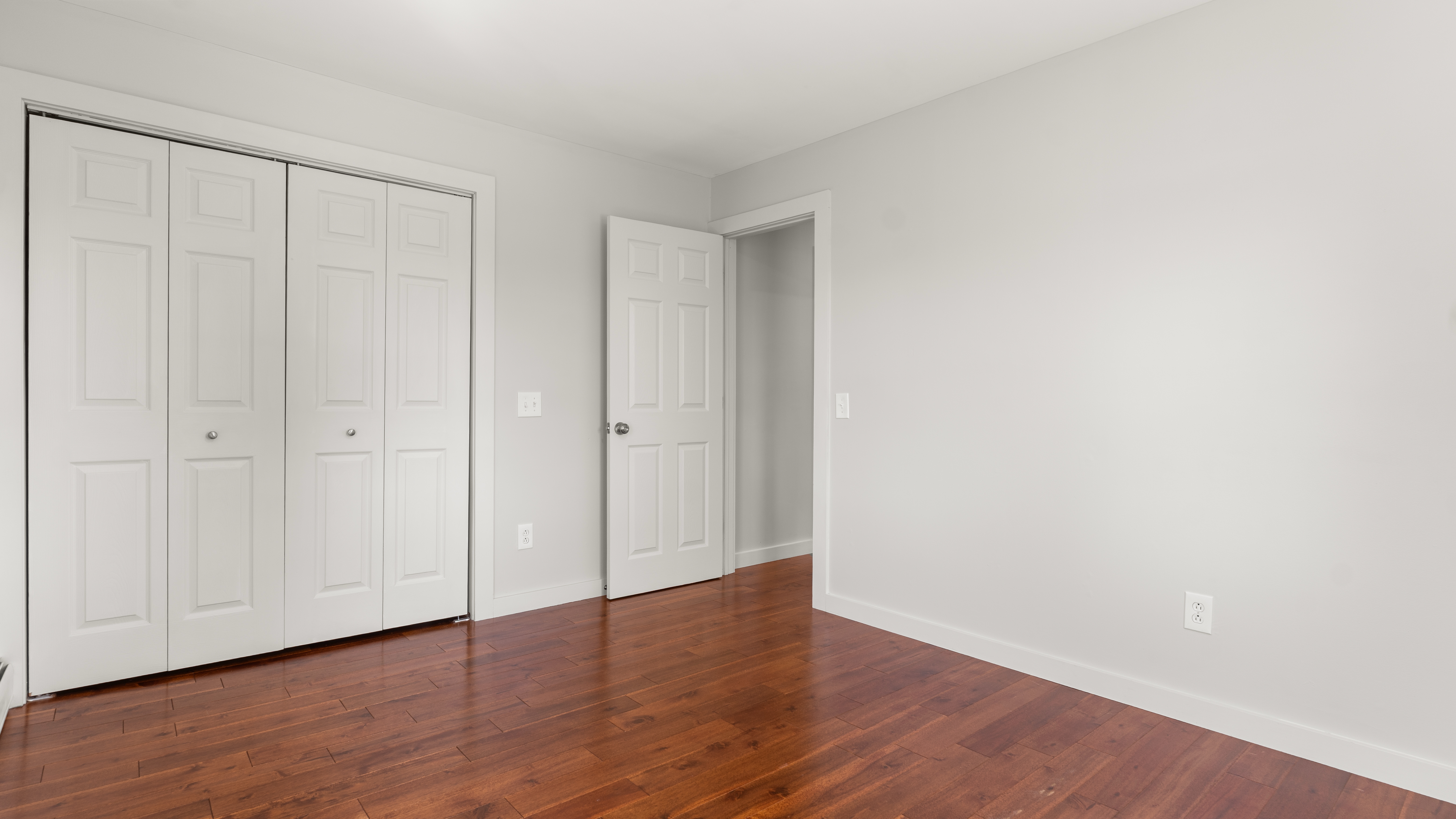  Move-In Ready Pittsfield Raised Ranch  Updated 3-Bed with Heated 3-Bay Detached - 物件實景